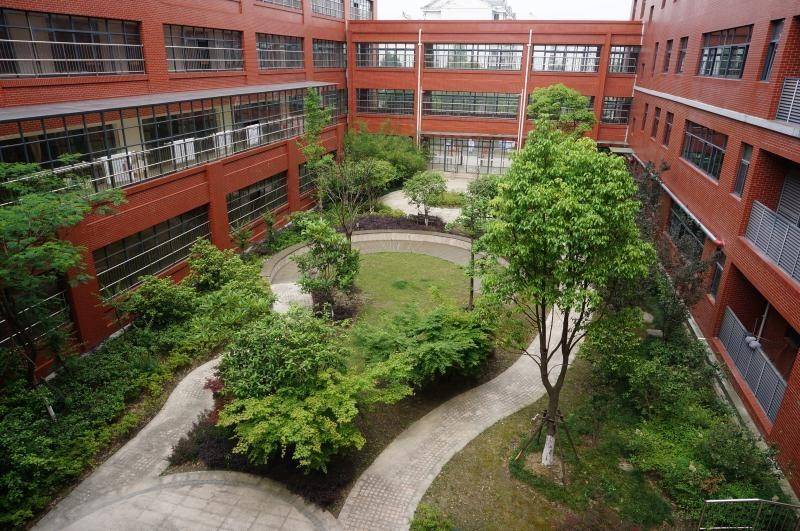 哪家靠谱？上海市虹口区凉城复馨敬老院和星堡中美合资2026最新麻将胡了试玩平台高龄体弱基础病多需要日常医疗监护和便捷就医通道(图2)