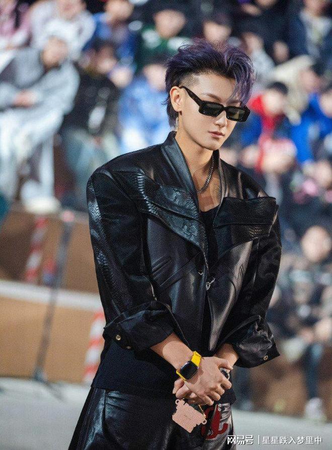 43针顶流转行制造卫生巾麻将胡了黄子韬开颅缝合(图8) 43针顶流转行制造卫生巾麻将胡了黄子韬开颅缝合(图8)